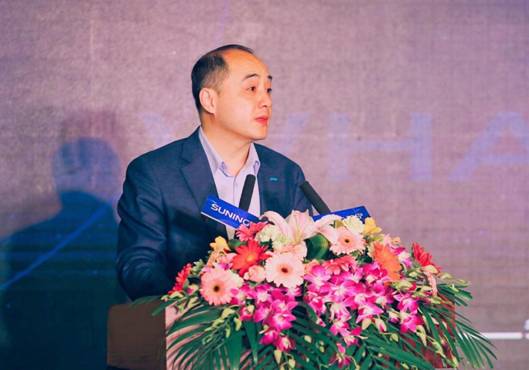 蘇寧零售集團(tuán)副總裁卞農(nóng)發(fā)言 蘇寧零售集團(tuán)副總裁卞農(nóng)發(fā)言